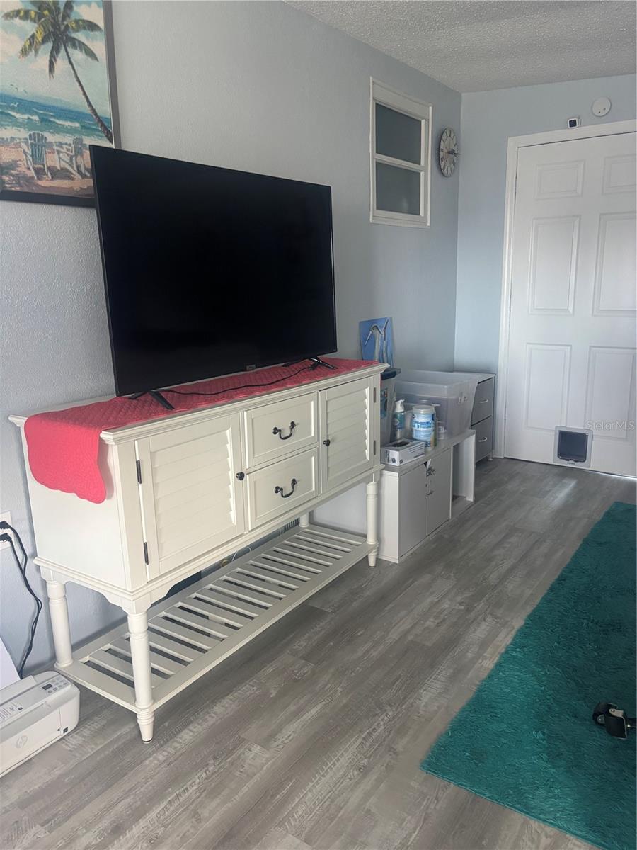 Image 15 of 24 For 105 Freedom Court 30