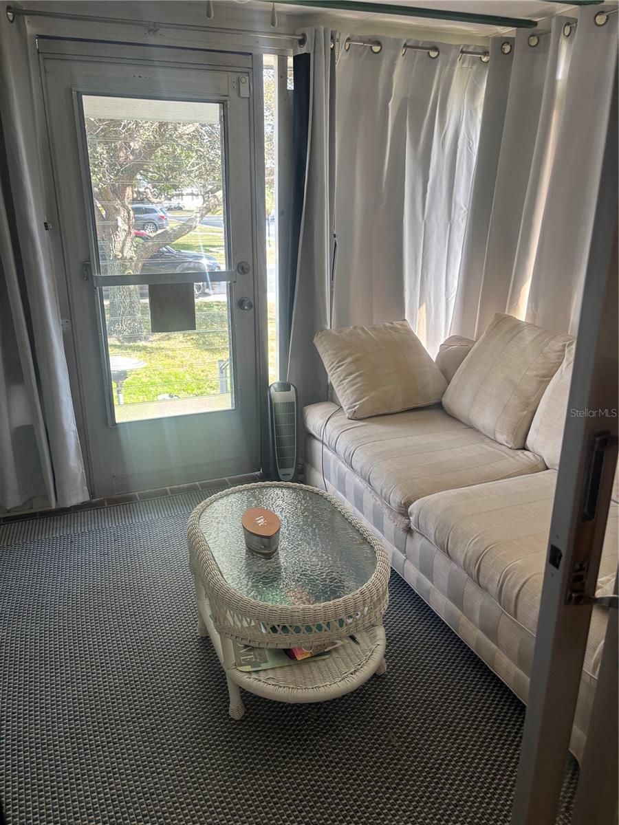 Image 18 of 24 For 105 Freedom Court 30