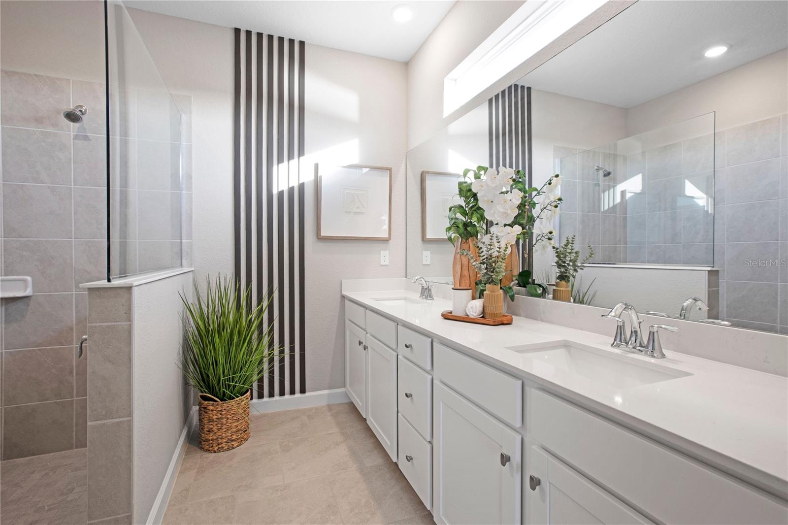 Image 22 of 25 For 17827 Garden Grove Way