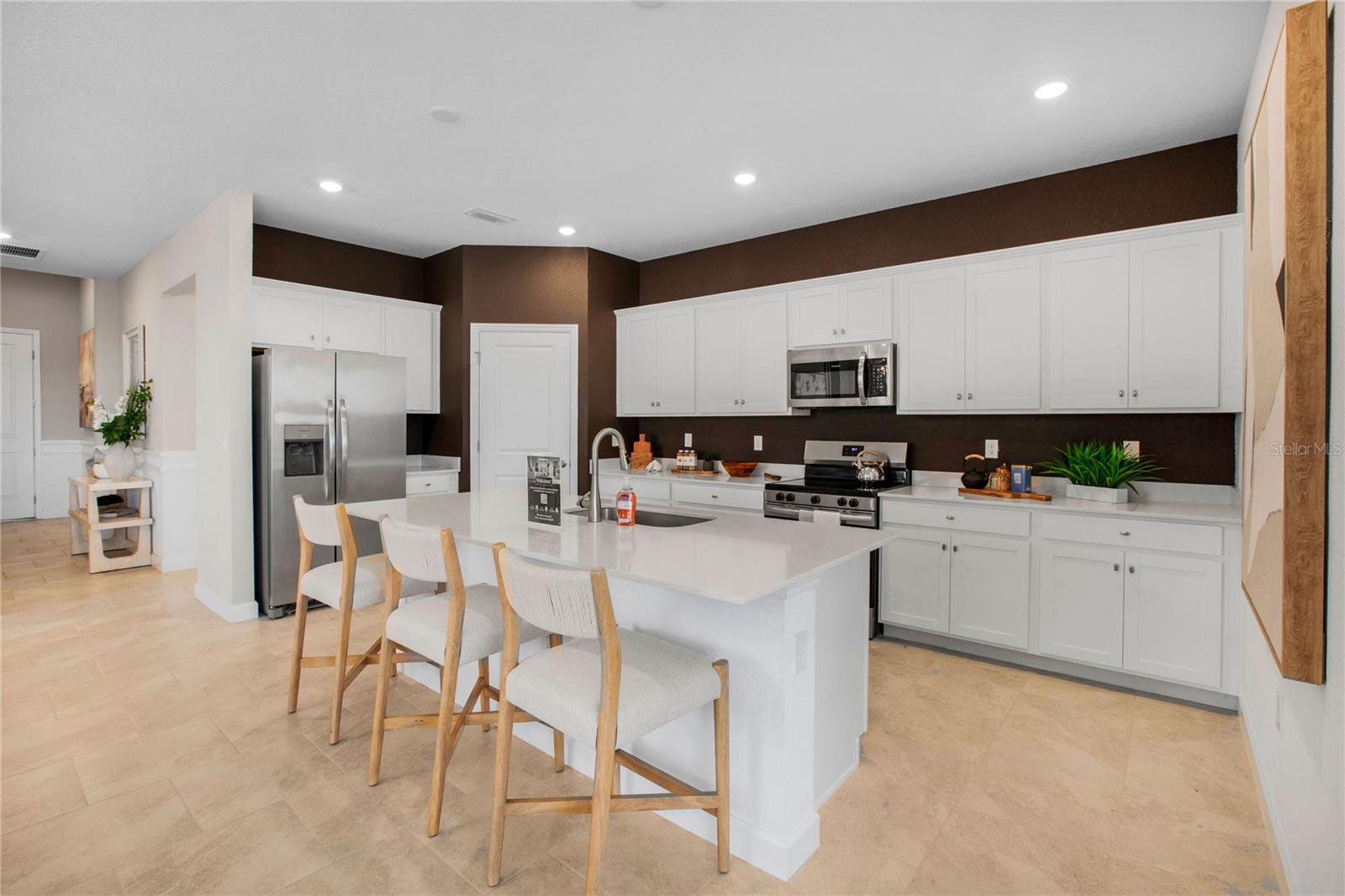 Image 3 of 25 For 17827 Garden Grove Way