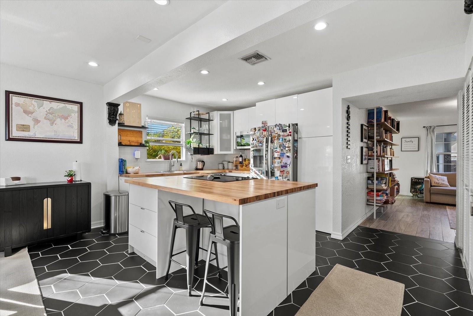 Image 4 of 40 For 343 37th Avenue Ne