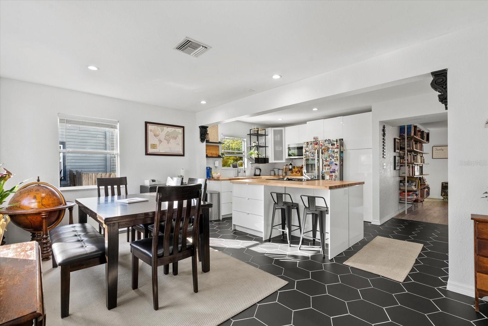 Image 5 of 40 For 343 37th Avenue Ne