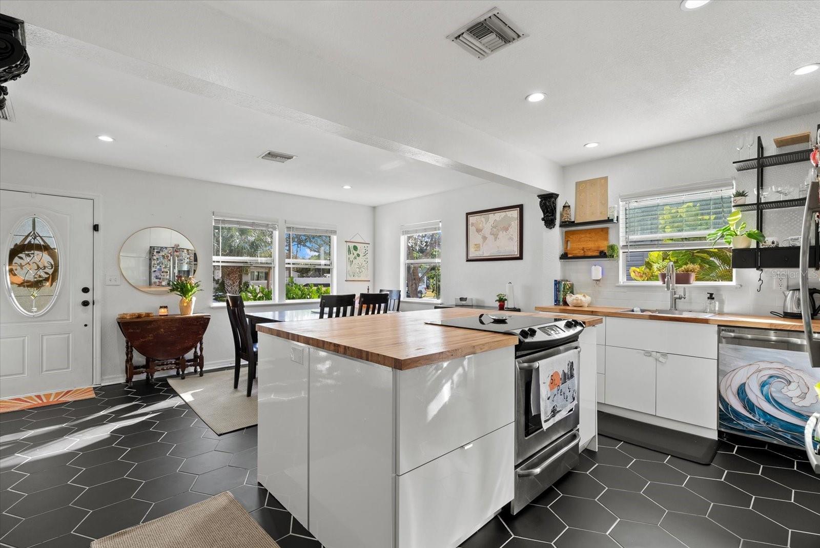 Image 7 of 40 For 343 37th Avenue Ne