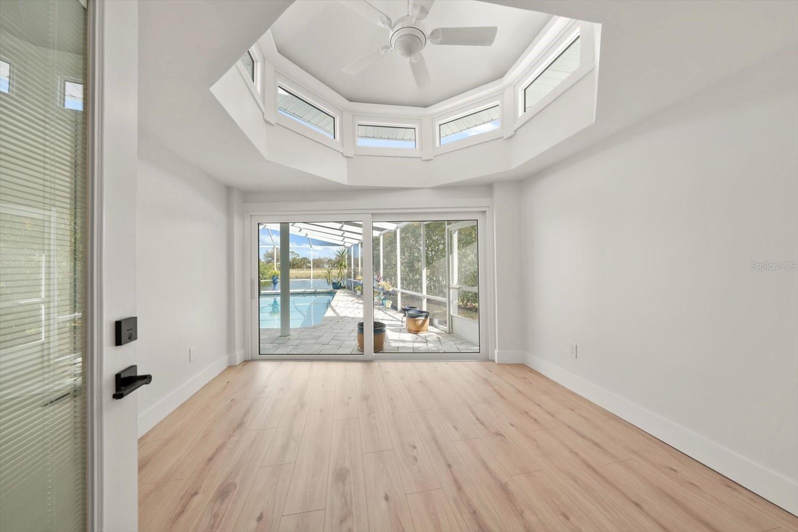 Image 14 of 52 For 6667 Greenbrier Drive