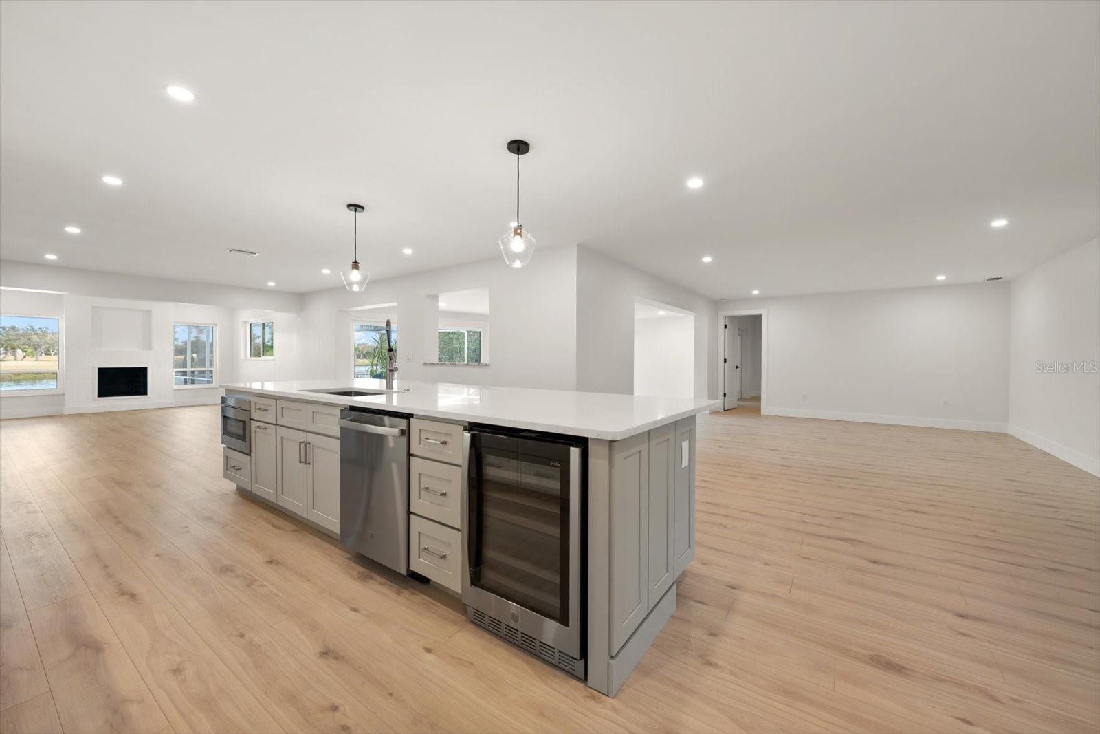 Image 18 of 52 For 6667 Greenbrier Drive