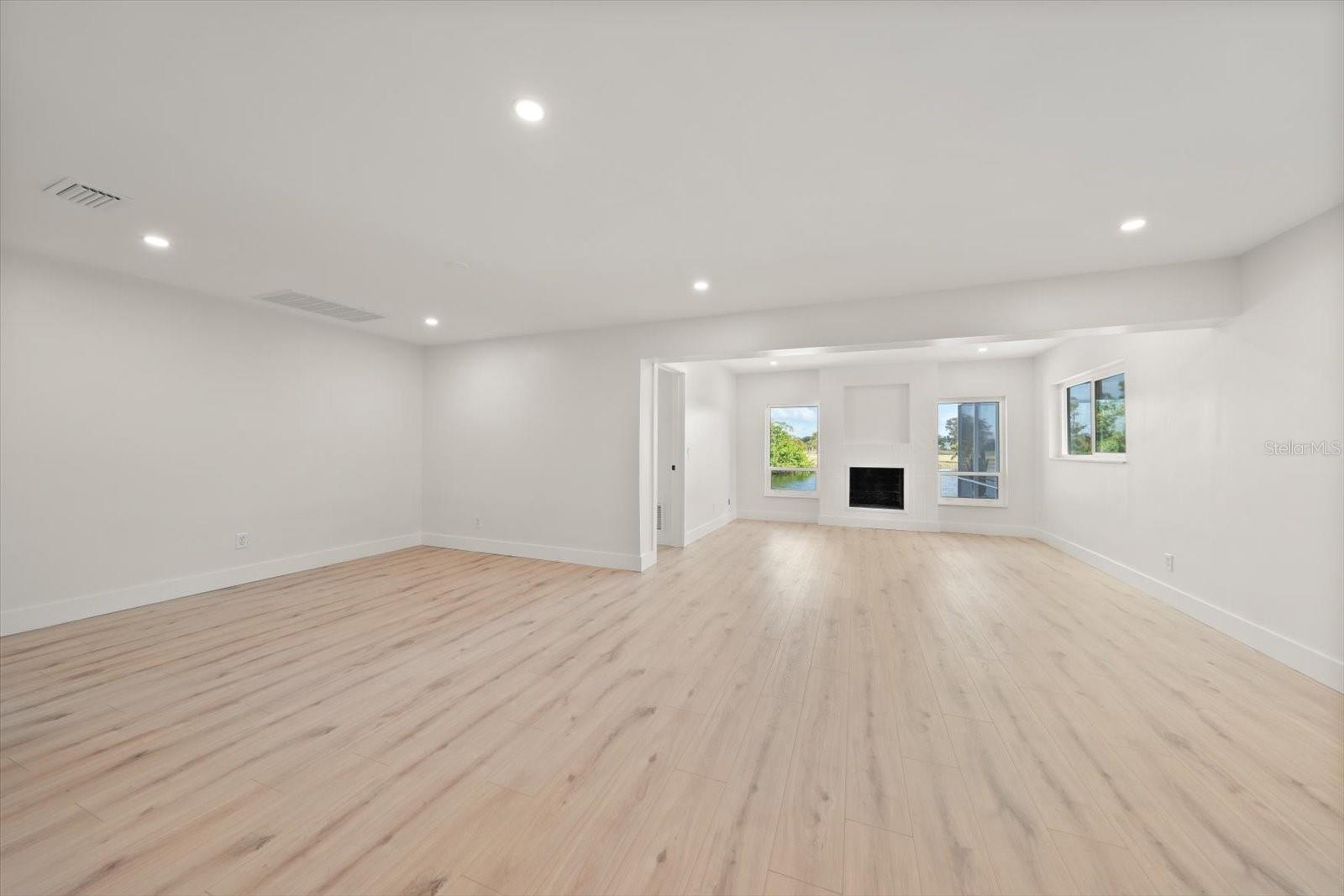 Image 36 of 52 For 6667 Greenbrier Drive