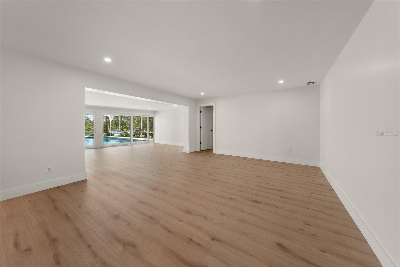 Image 7 of 52 For 6667 Greenbrier Drive