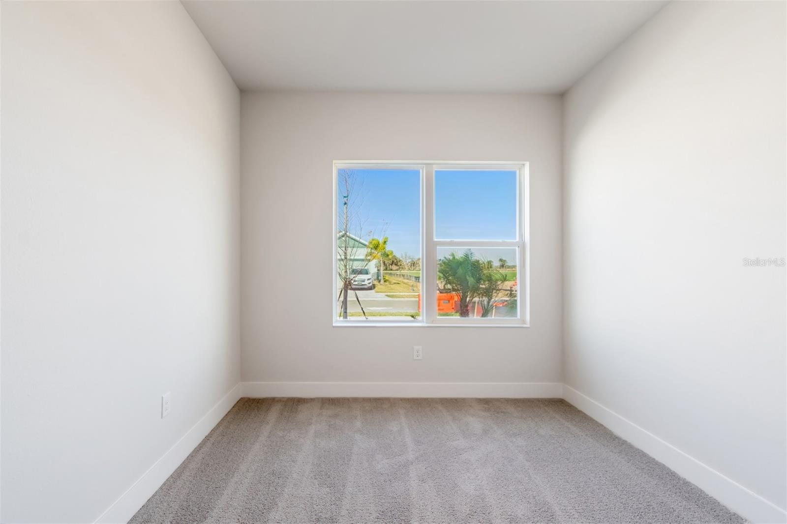 Image 14 of 23 For 10660 Crescent Creek Crossing