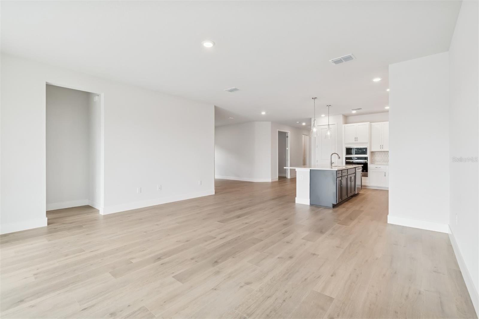 Image 7 of 23 For 10660 Crescent Creek Crossing