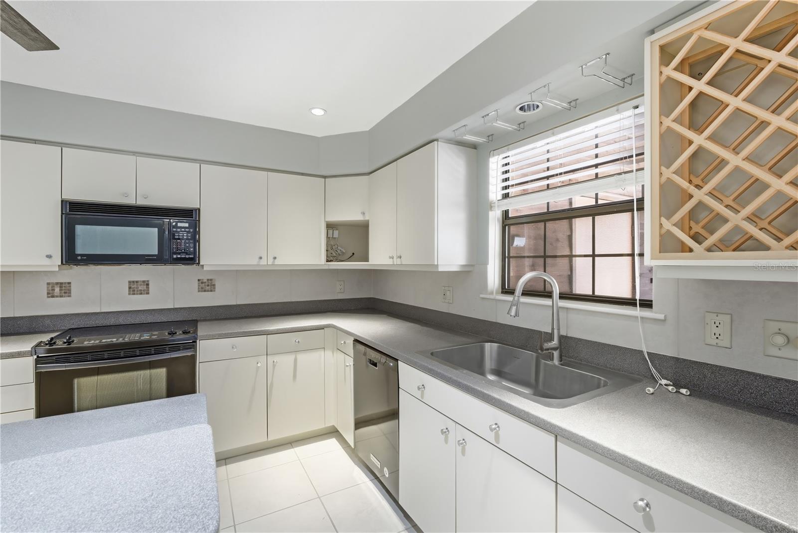 Image 9 of 25 For 5306 Ridgewell Court