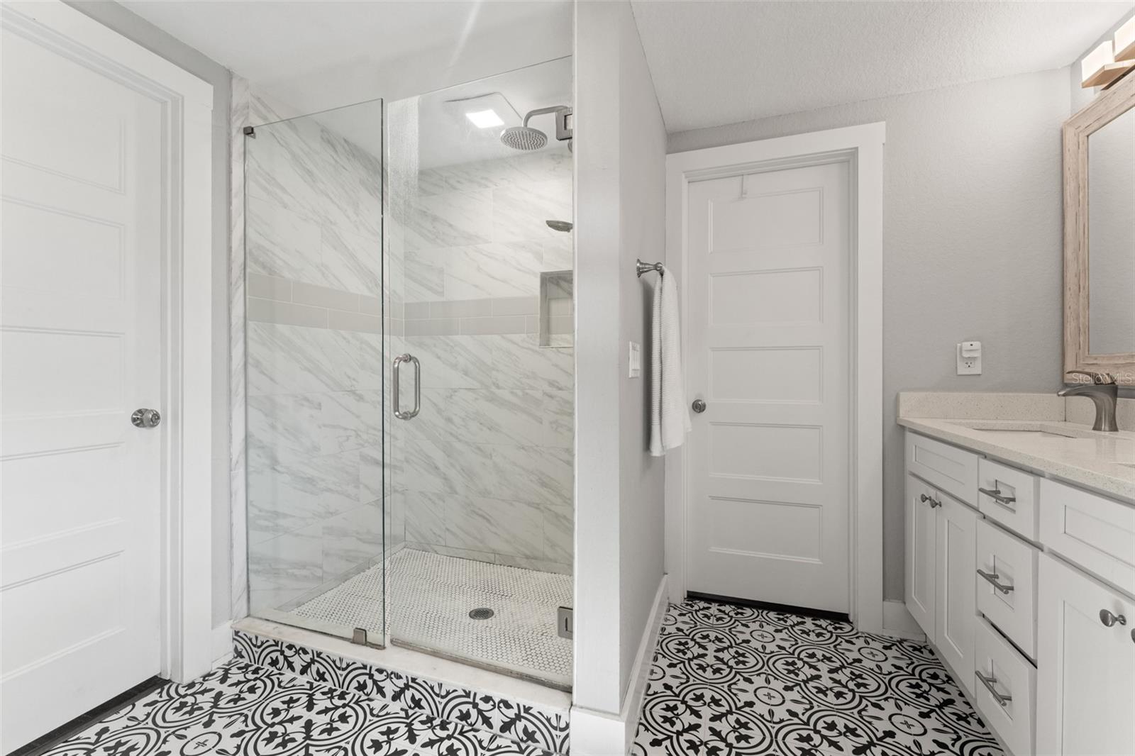 Image 15 of 32 For 6106 Lynn Avenue