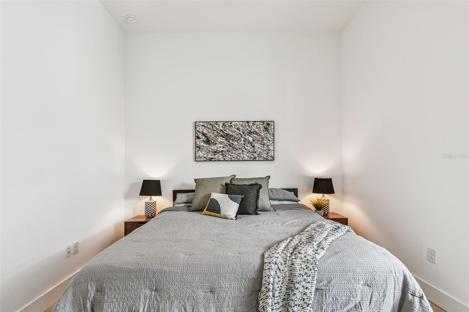 Image 11 of 87 For 3840 Pompano Drive Se