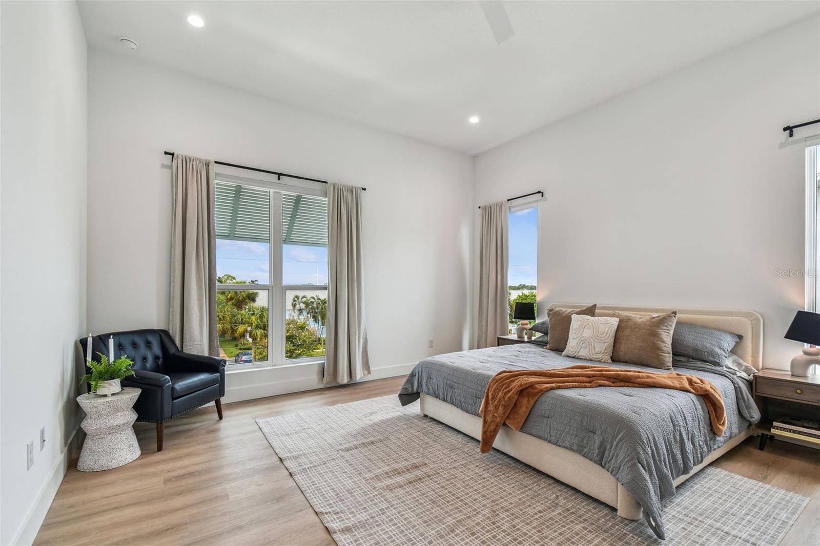 Image 6 of 87 For 3840 Pompano Drive Se