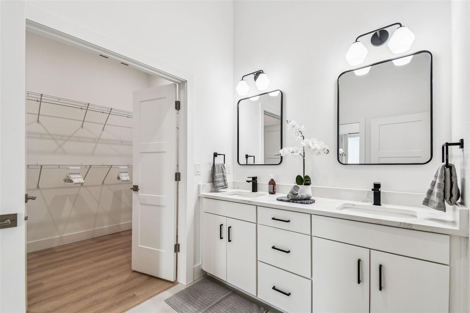 Image 9 of 87 For 3840 Pompano Drive Se