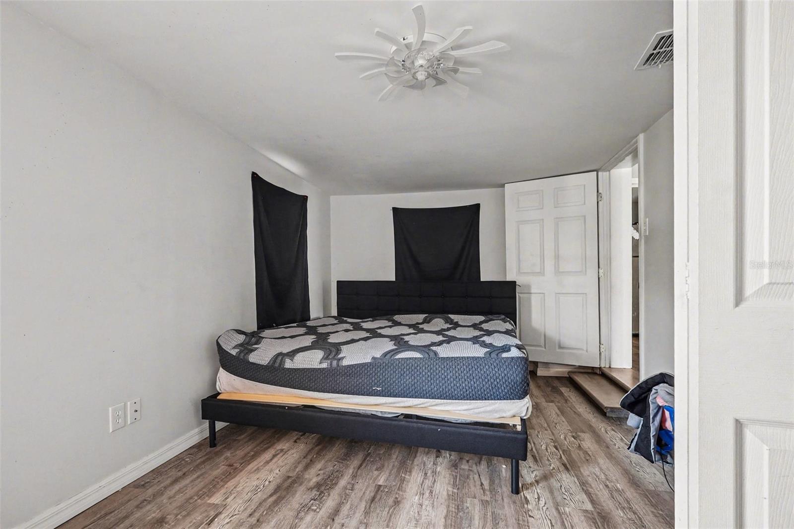 Image 11 of 22 For 2505 Lakeview Street