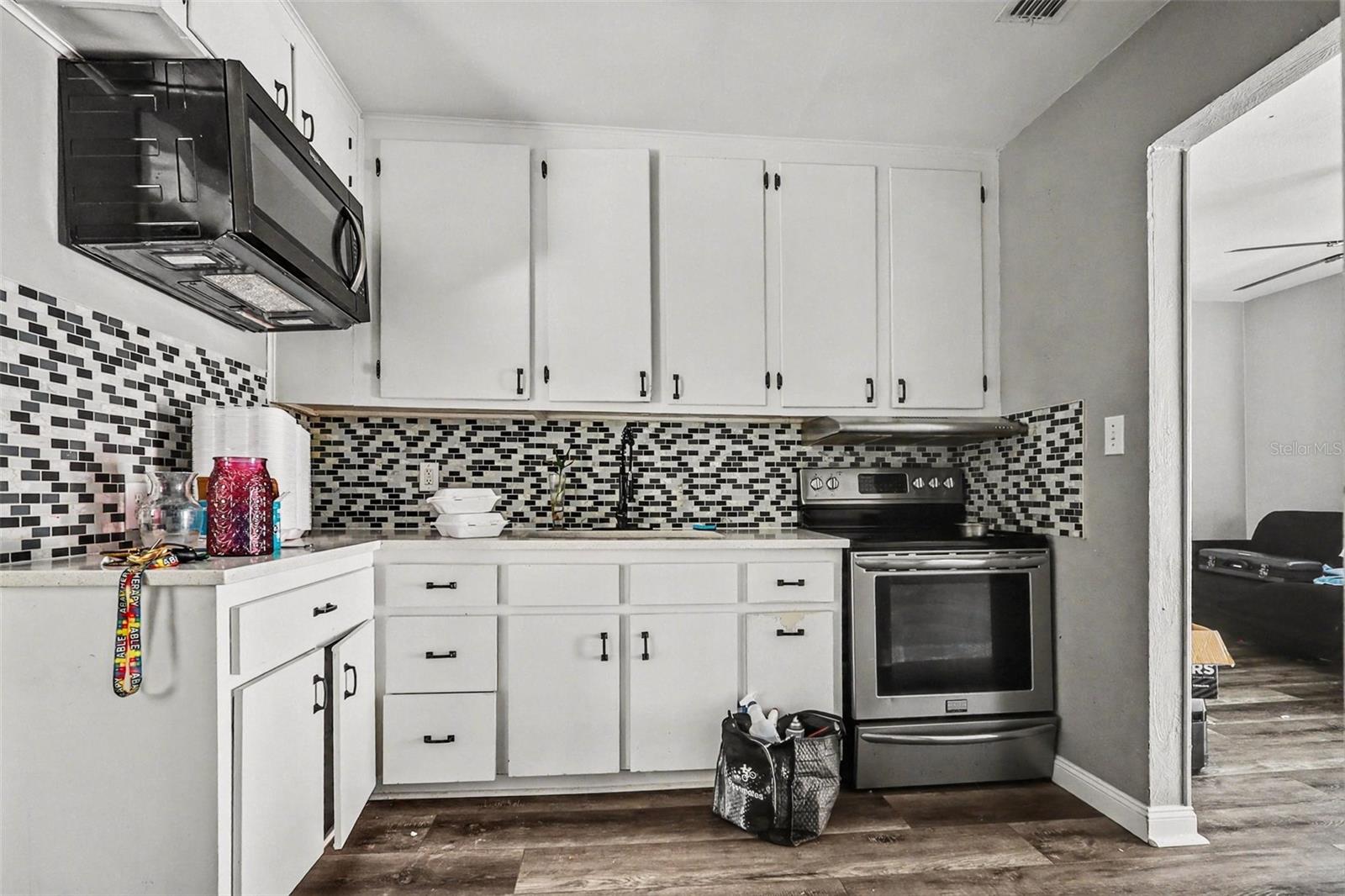 Image 6 of 22 For 2505 Lakeview Street