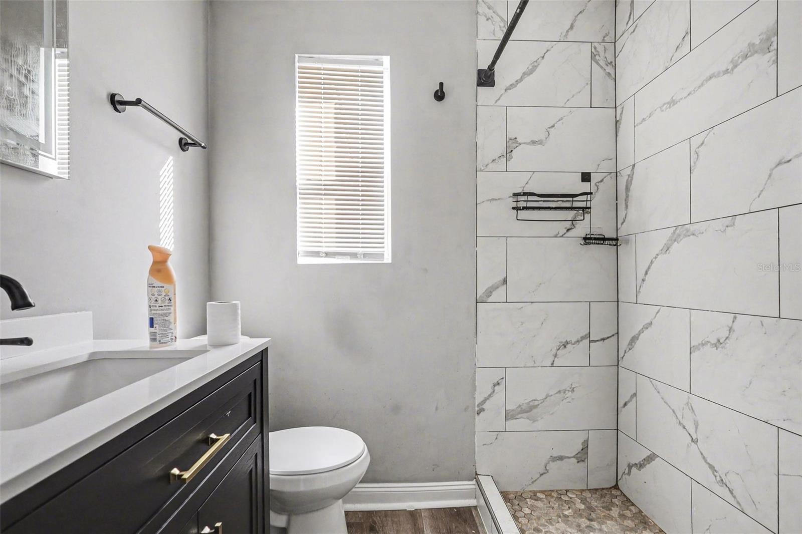 Image 9 of 22 For 2505 Lakeview Street