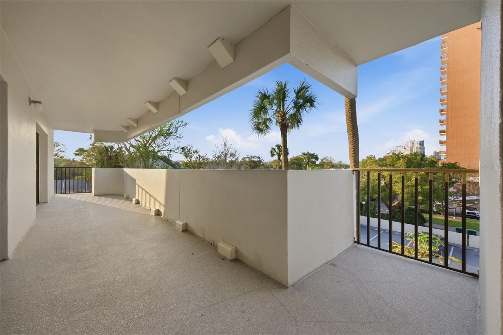 Image 26 of 33 For 4141 Bayshore Boulevard 306