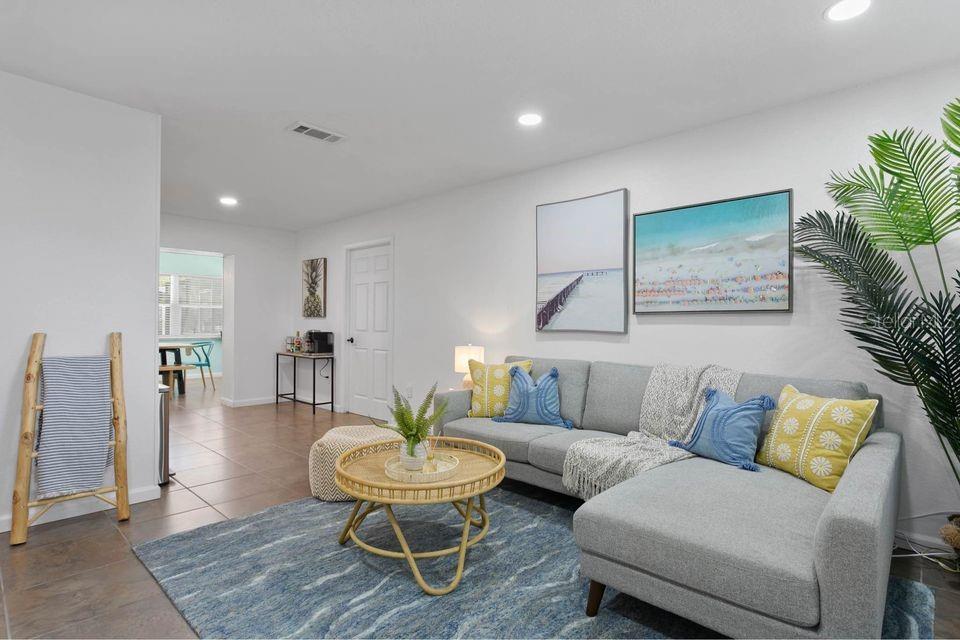 Image 5 of 16 For 11208 Duncan Street