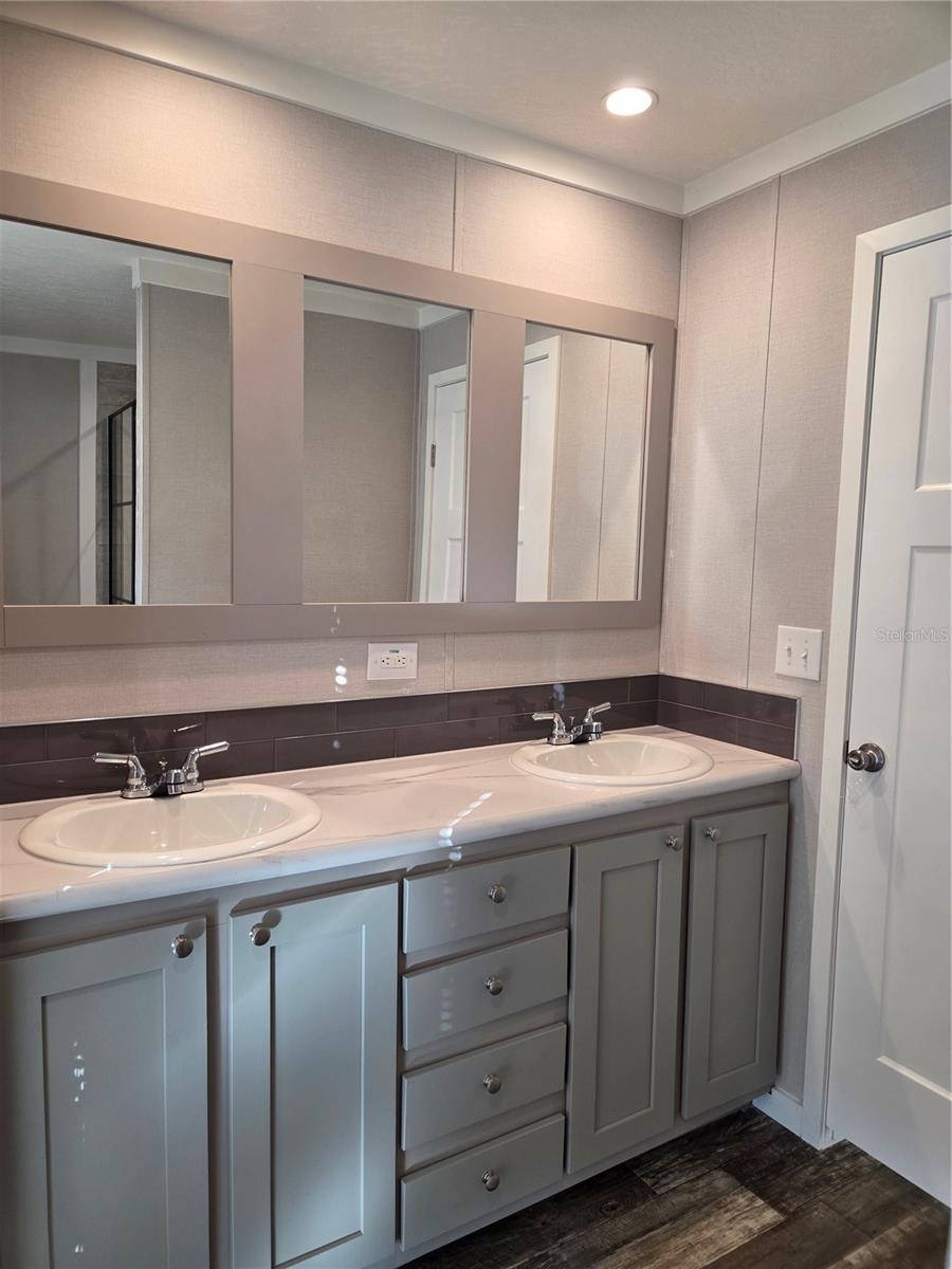 Image 23 of 31 For 4901 Vaughn Road