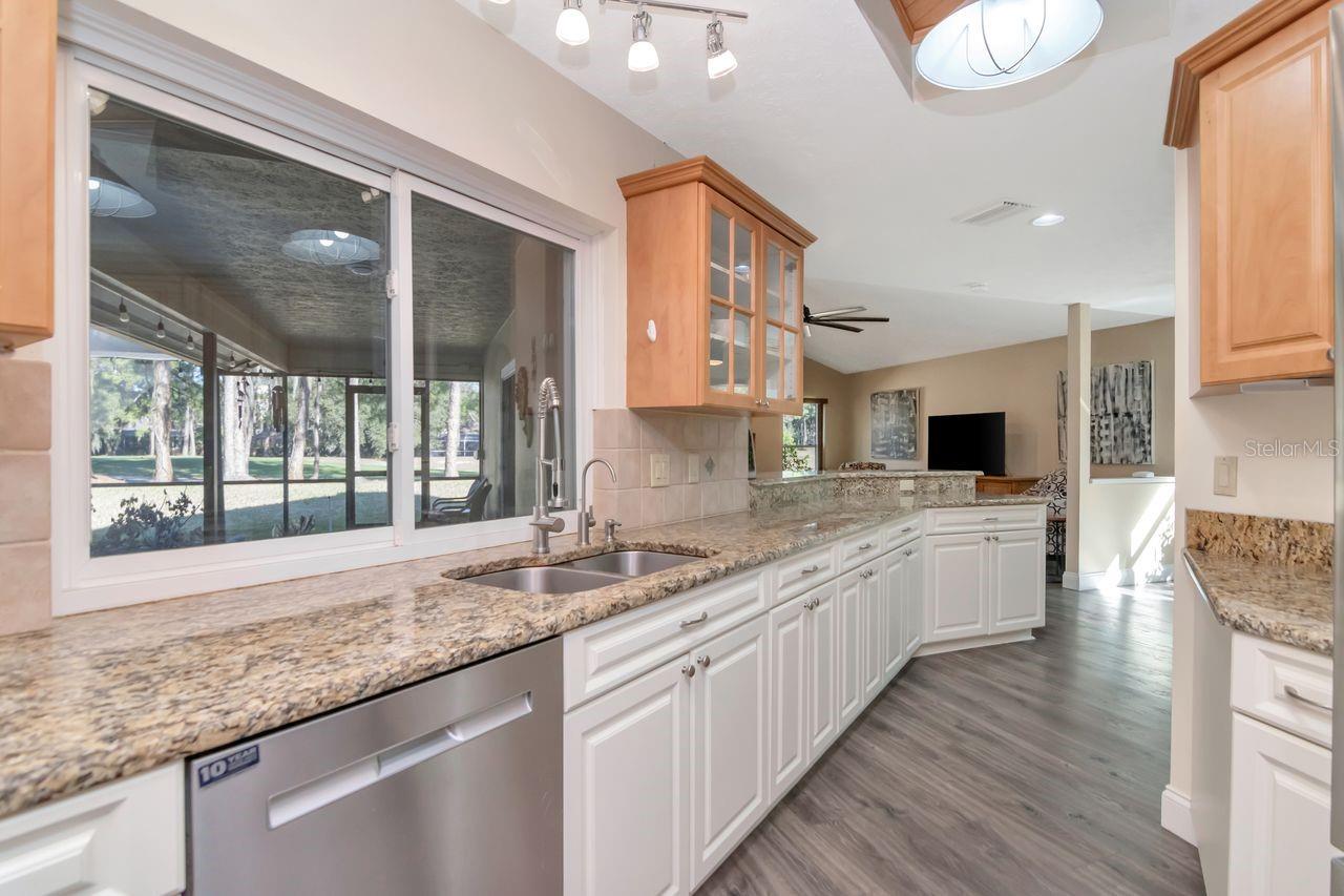 Listing photo id 9 for 3910 Turkey Oak Drive