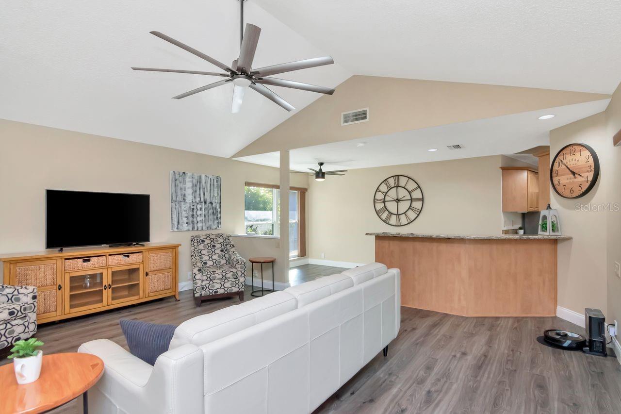 Listing photo id 15 for 3910 Turkey Oak Drive