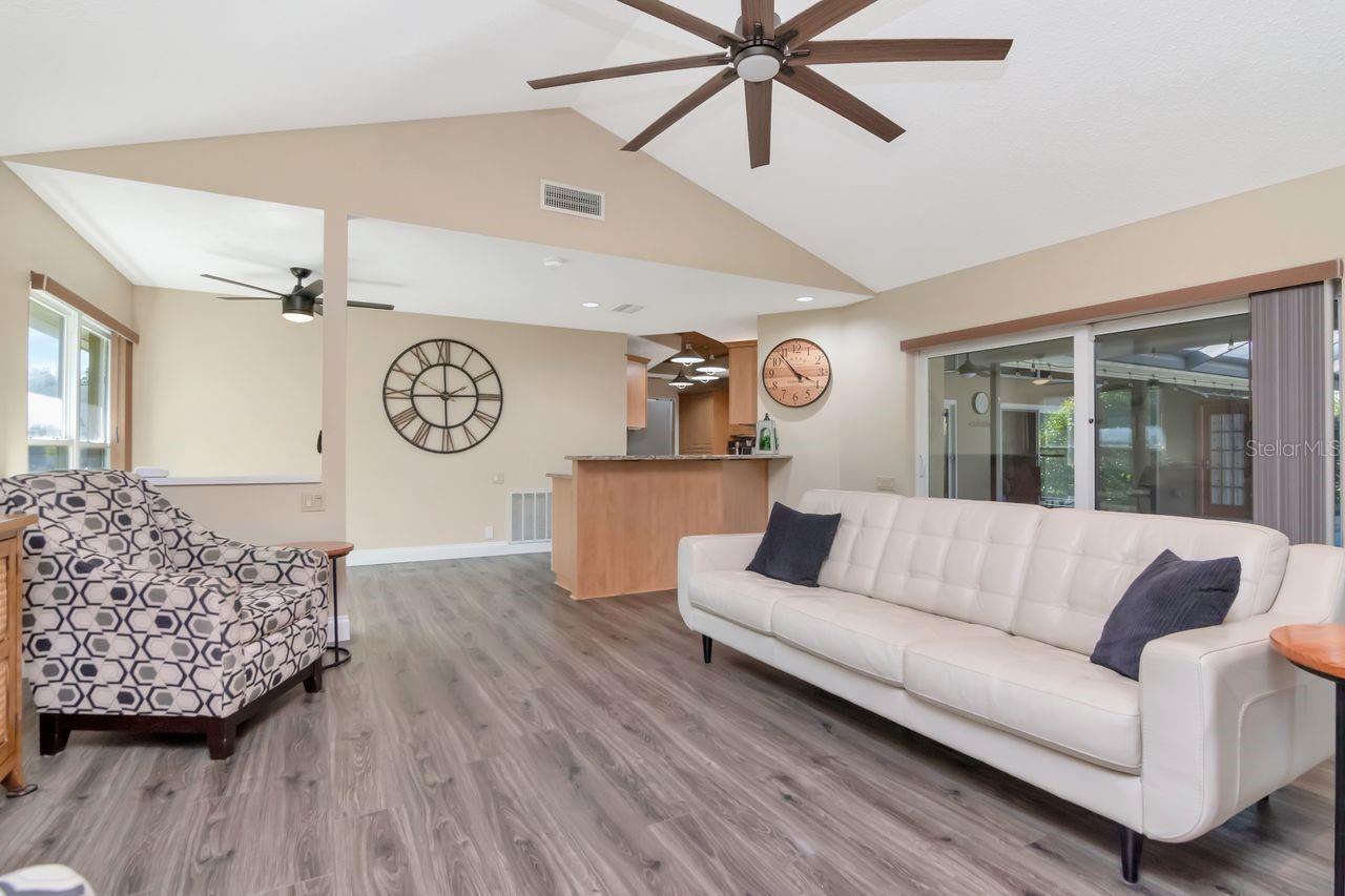 Listing photo id 17 for 3910 Turkey Oak Drive