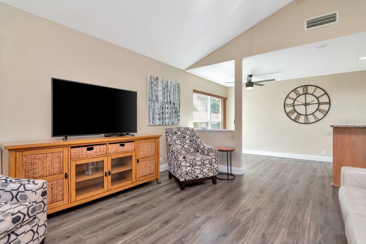 Listing photo id 18 for 3910 Turkey Oak Drive