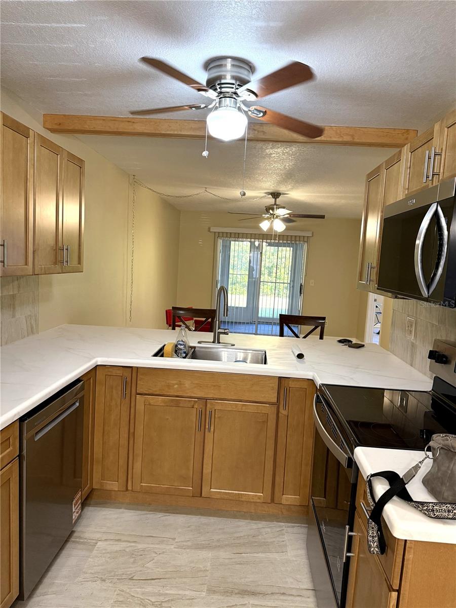 Image 4 of 32 For 11201 122nd Avenue 197