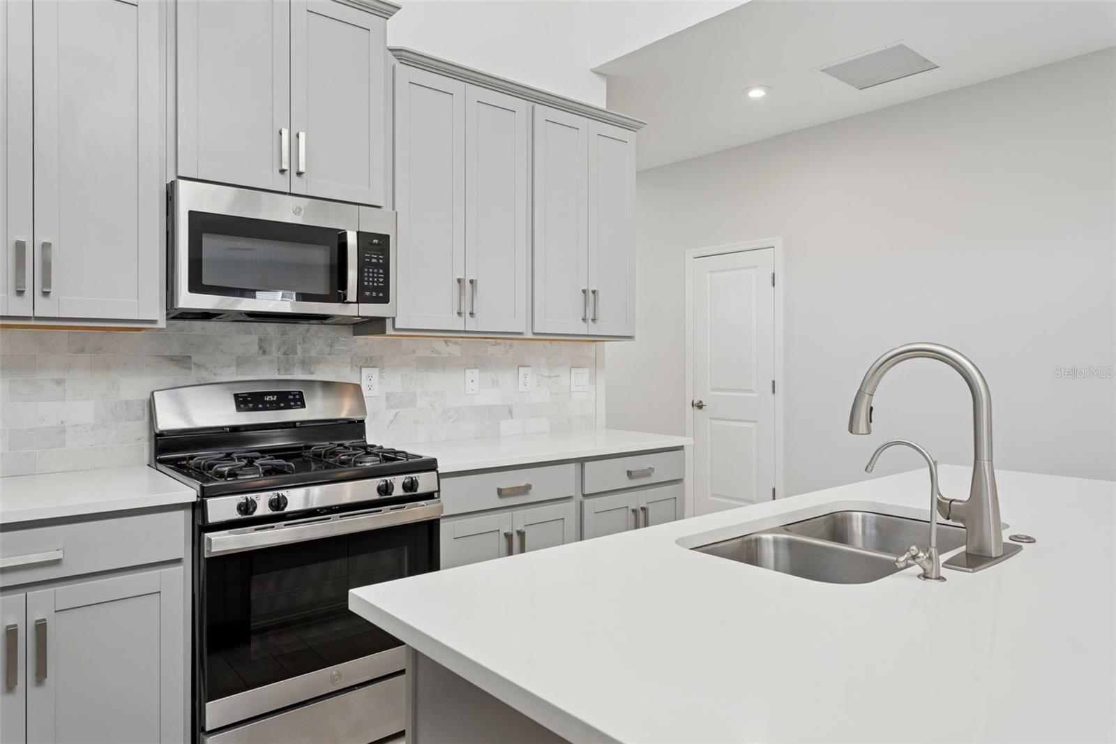 Image 5 of 28 For 13743 Rangeland Boulevard