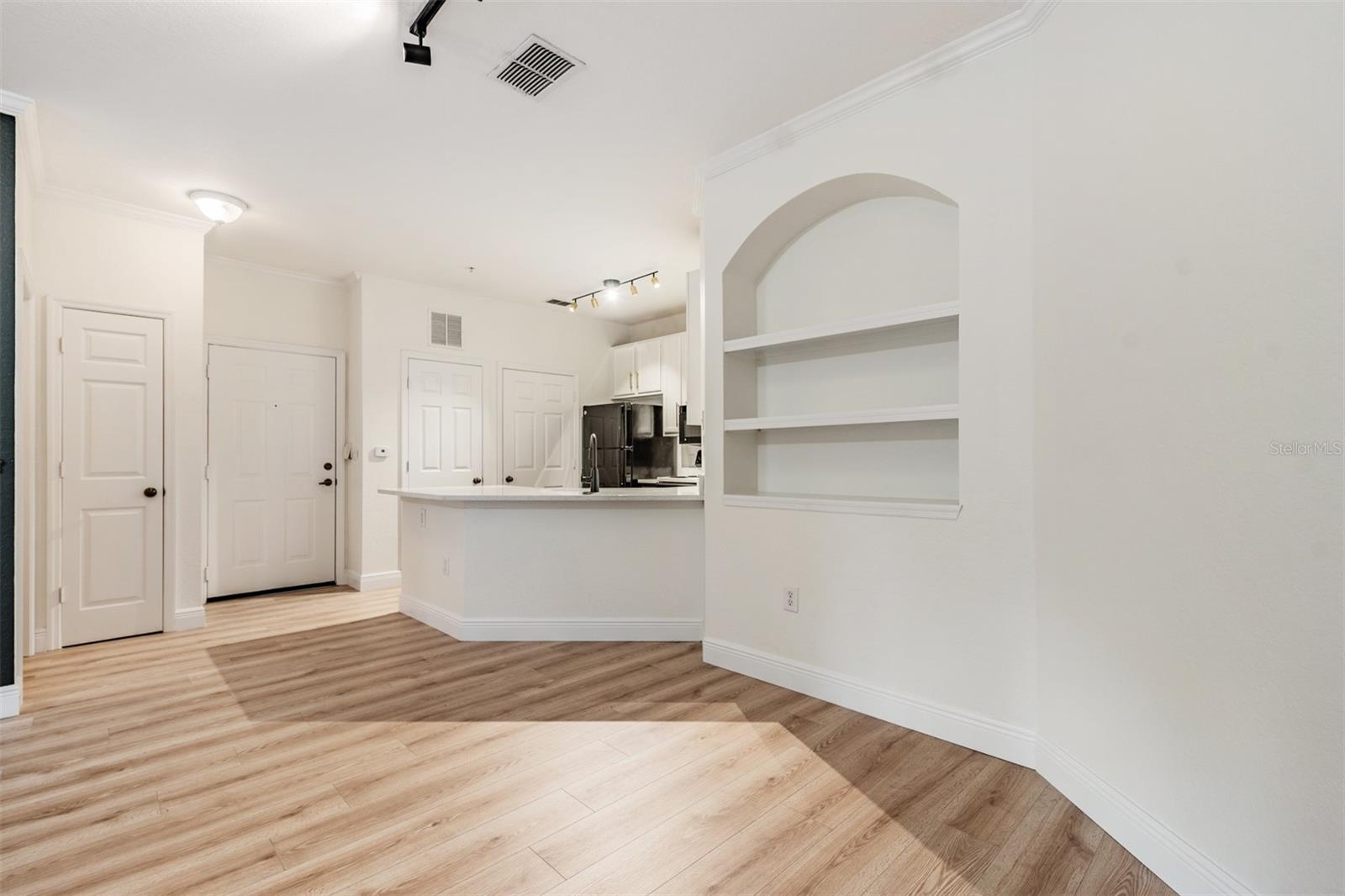 Image 11 of 38 For 10108 Courtney Oaks Circle 101