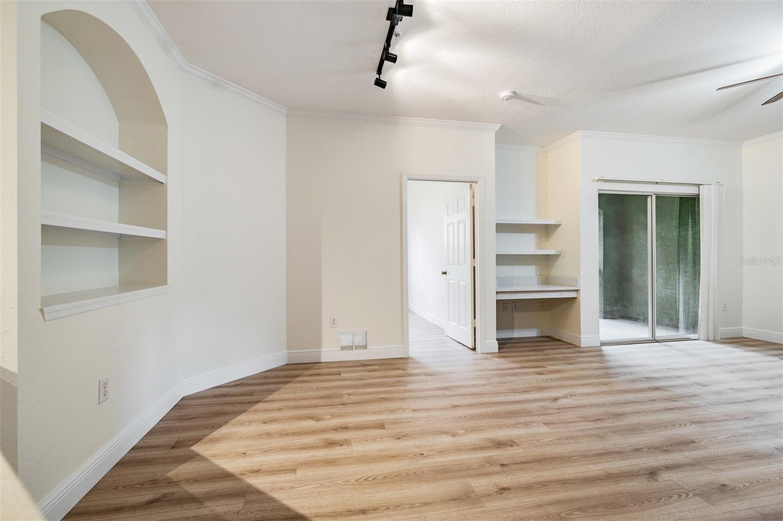 Image 13 of 38 For 10108 Courtney Oaks Circle 101