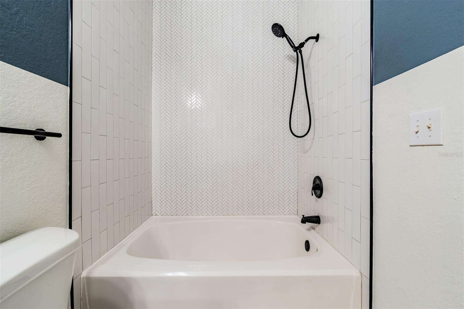 Image 18 of 38 For 10108 Courtney Oaks Circle 101