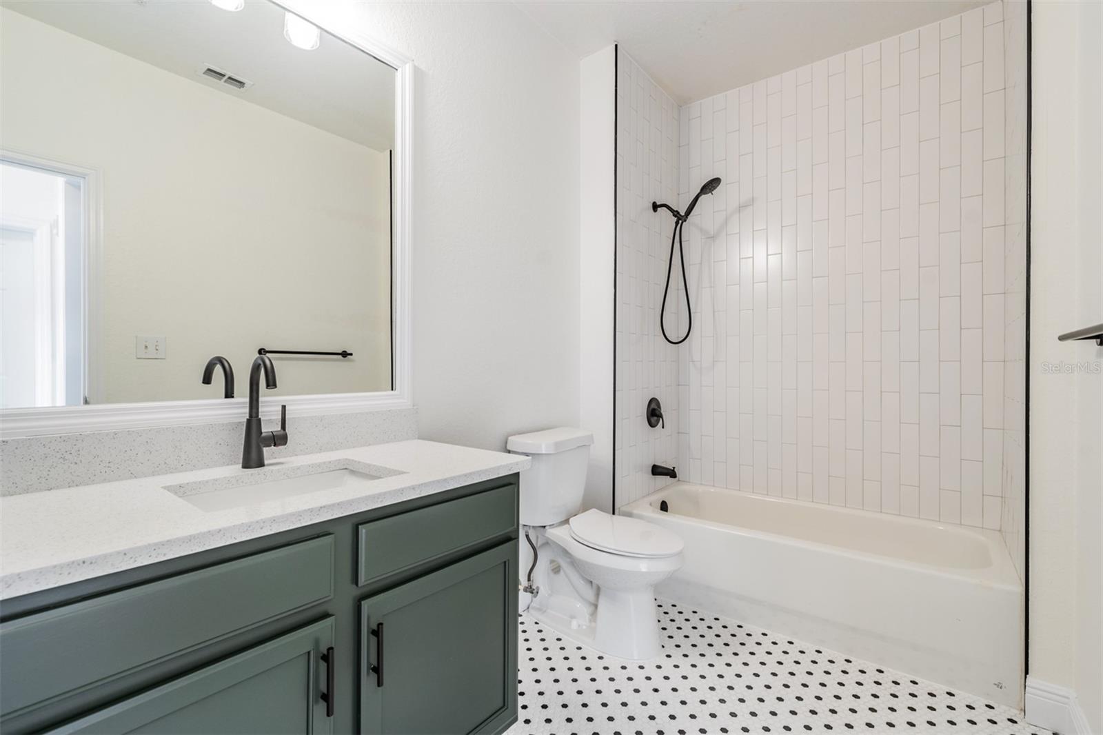 Image 20 of 38 For 10108 Courtney Oaks Circle 101