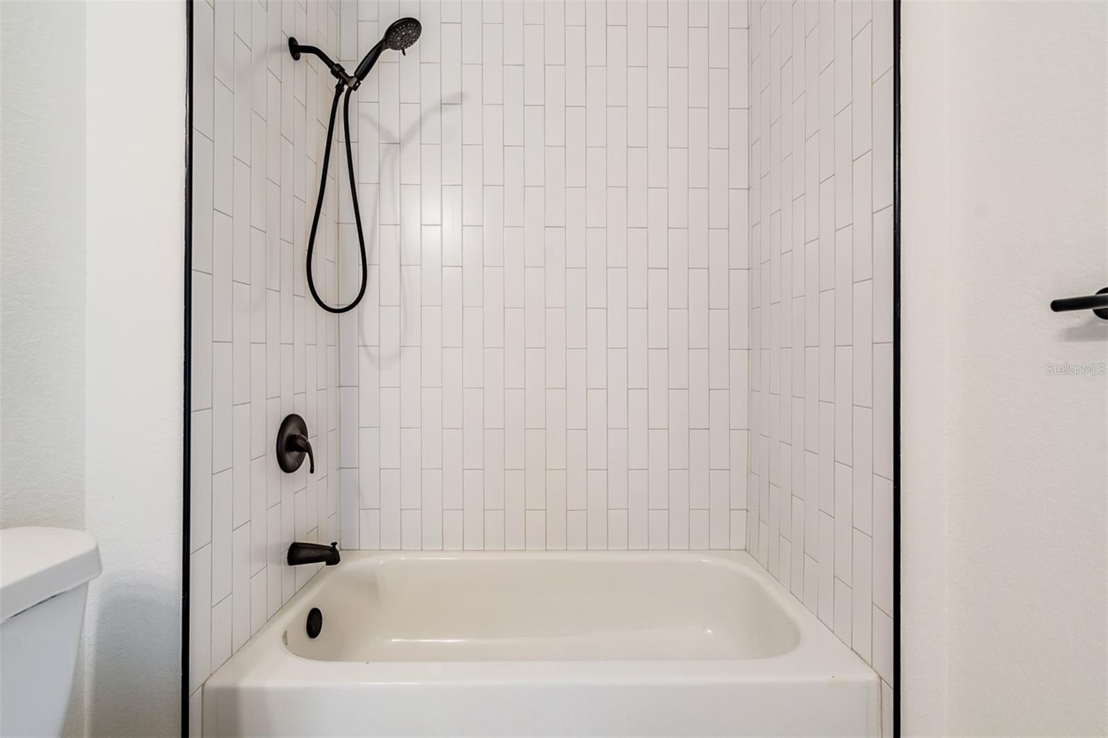 Image 21 of 38 For 10108 Courtney Oaks Circle 101