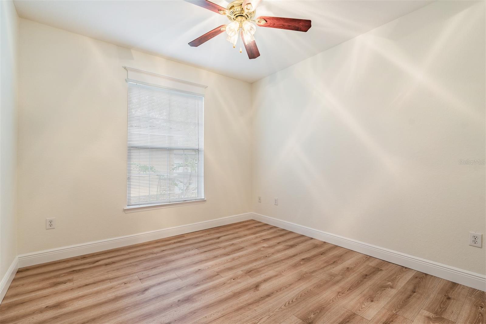 Image 22 of 38 For 10108 Courtney Oaks Circle 101