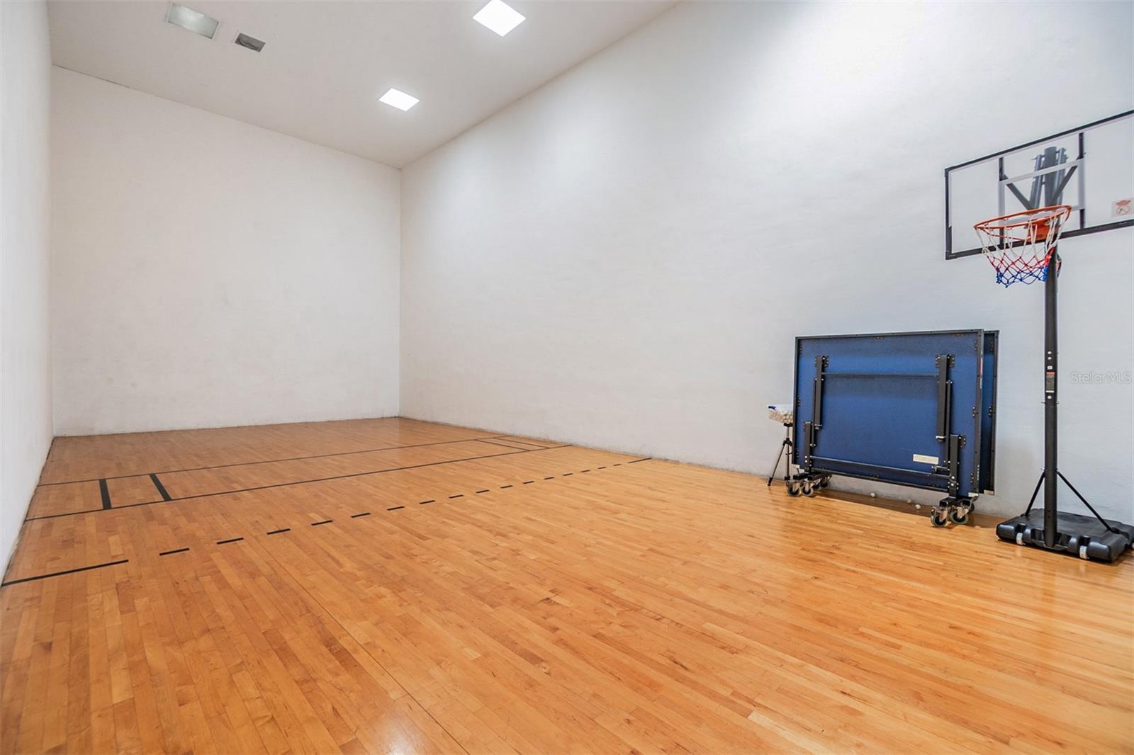 Image 33 of 38 For 10108 Courtney Oaks Circle 101