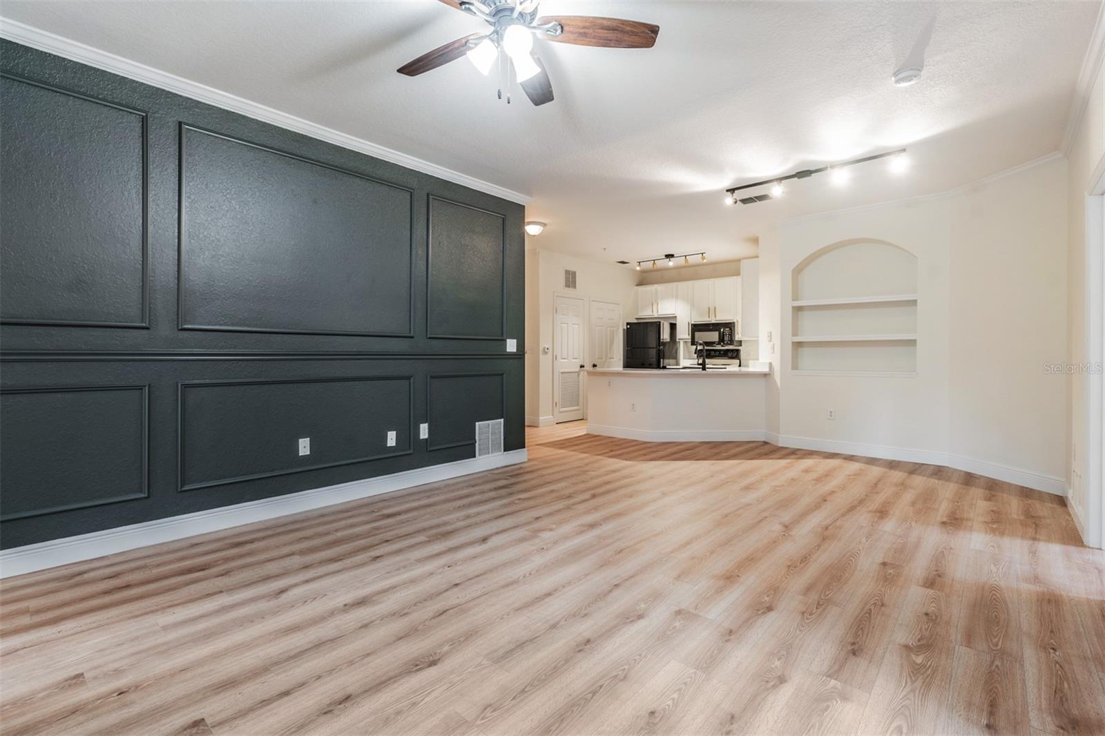 Image 4 of 38 For 10108 Courtney Oaks Circle 101