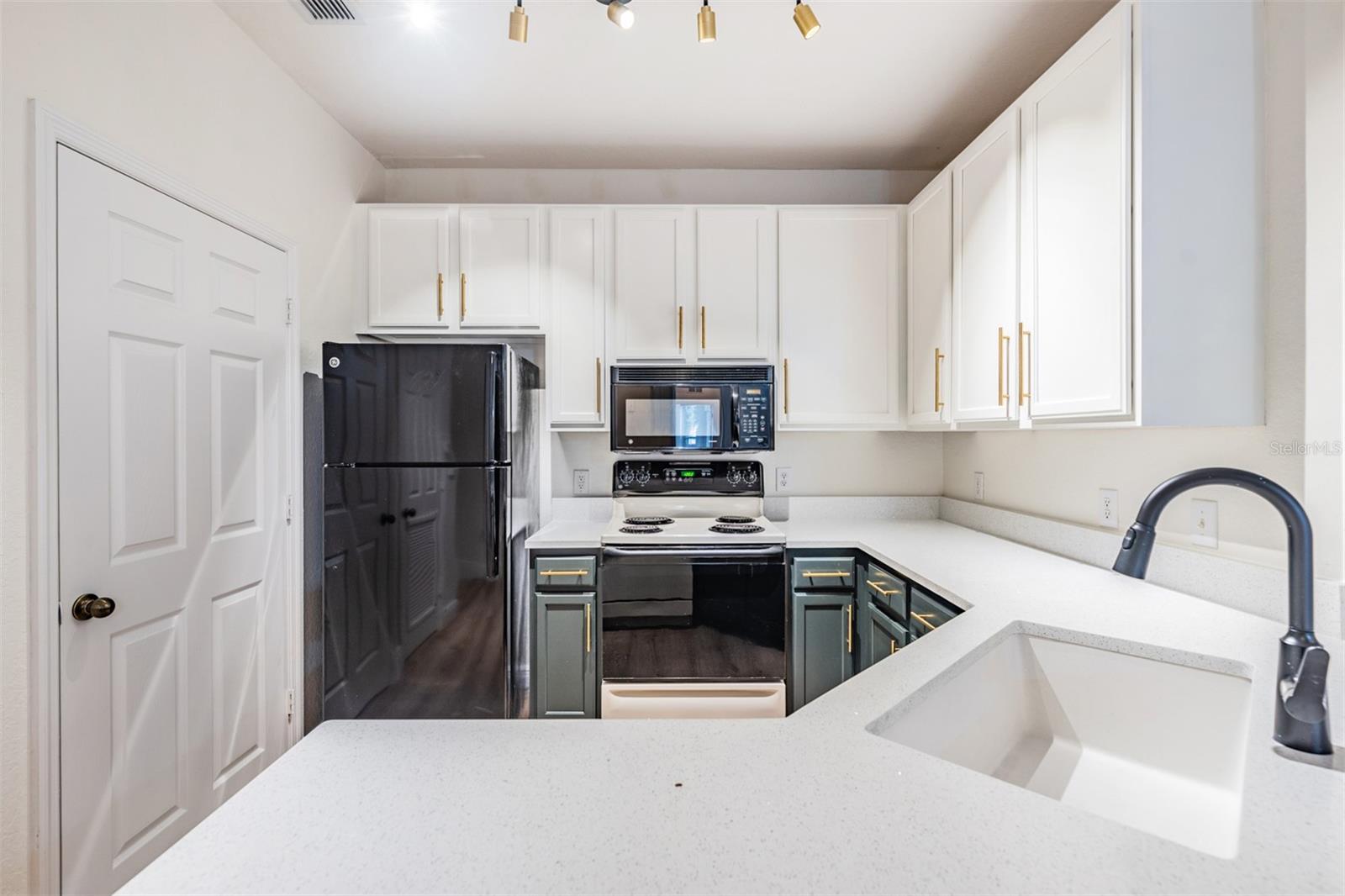 Image 9 of 38 For 10108 Courtney Oaks Circle 101