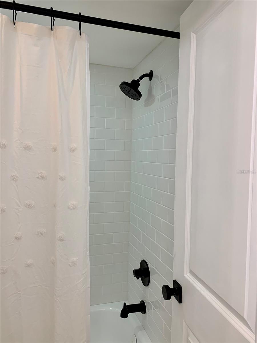 Image 11 of 15 For 800 Bayway Boulevard 16