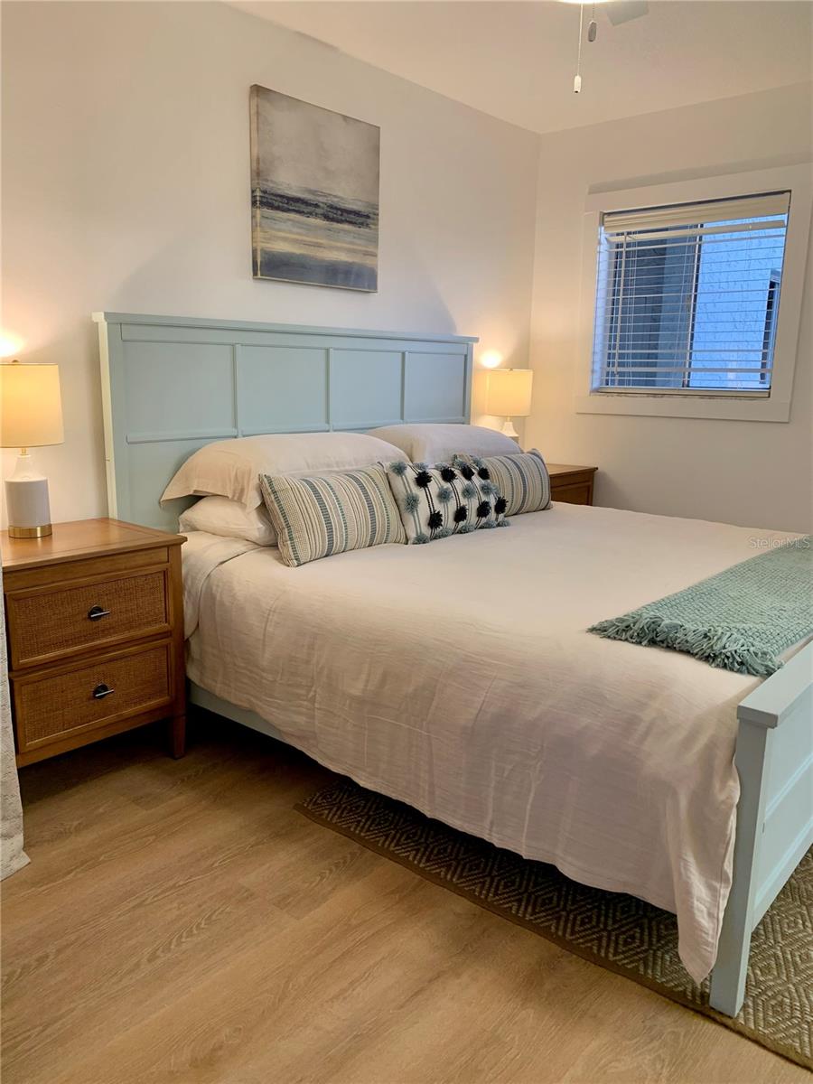 Image 14 of 15 For 800 Bayway Boulevard 16