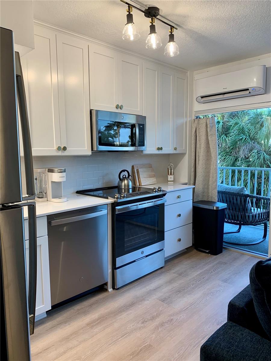 Image 3 of 15 For 800 Bayway Boulevard 16