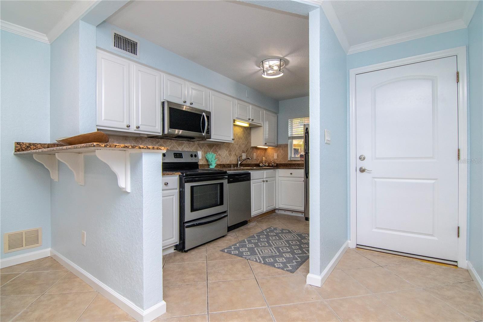 Image 10 of 40 For 2675 St Josephs Drive E B