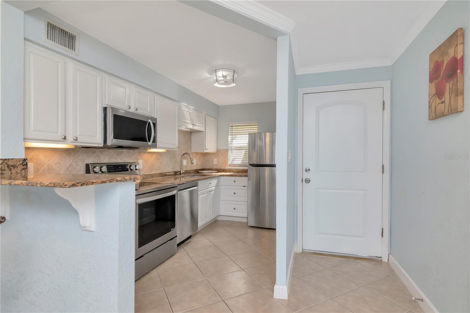 Image 9 of 40 For 2675 St Josephs Drive E B