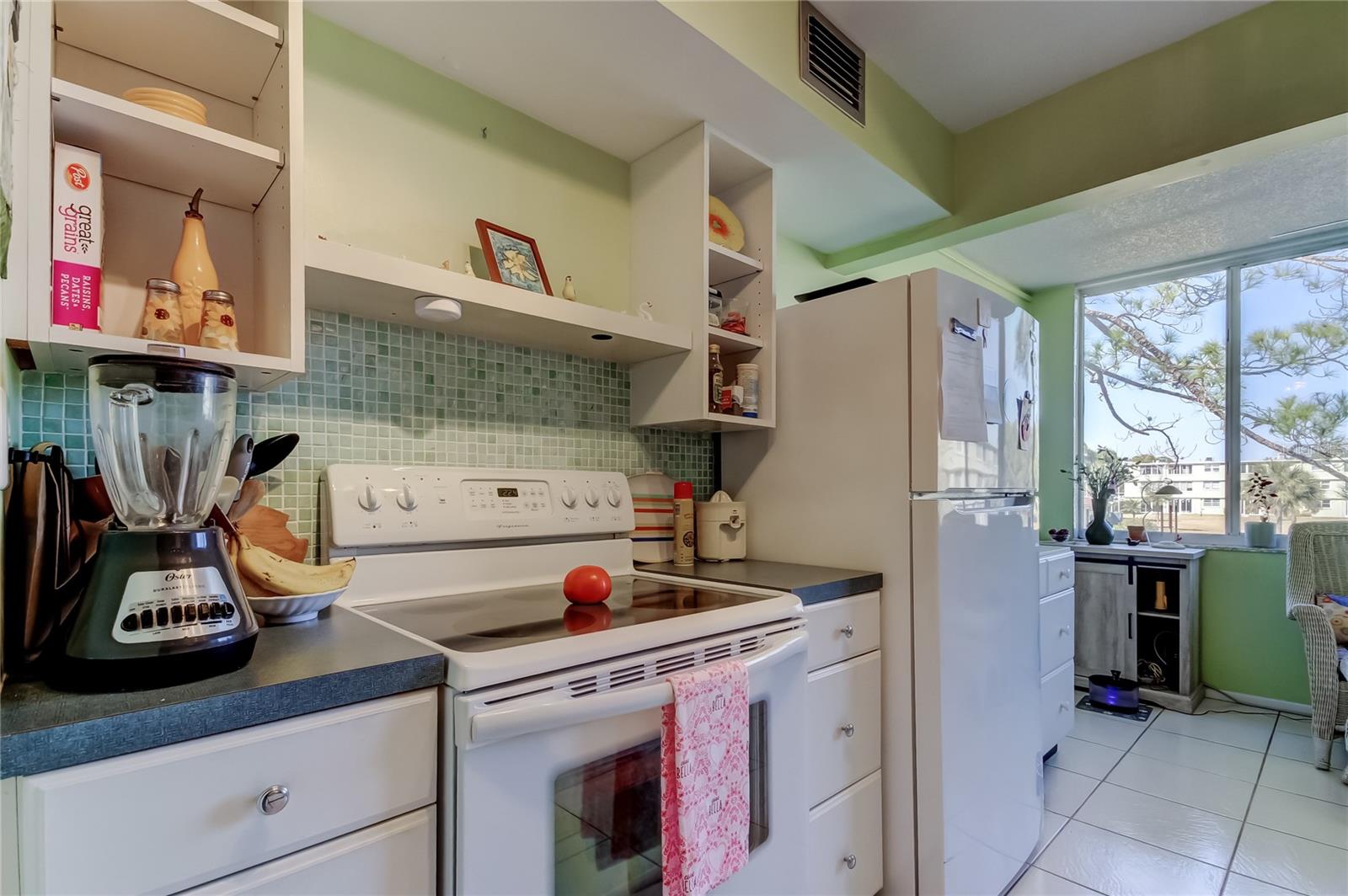 Image 11 of 36 For 4710 Bay Street Ne 204