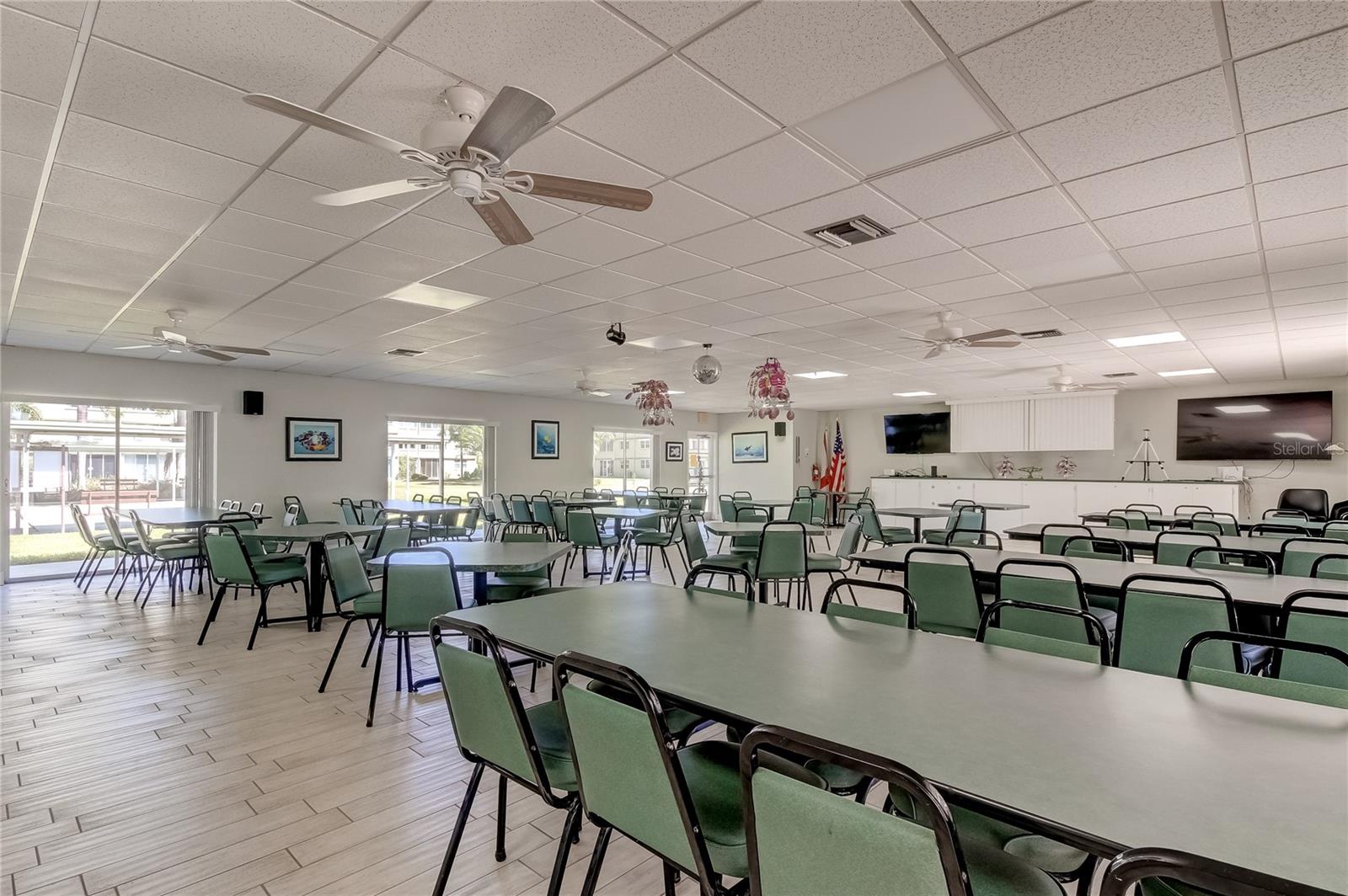 Image 33 of 36 For 4710 Bay Street Ne 204