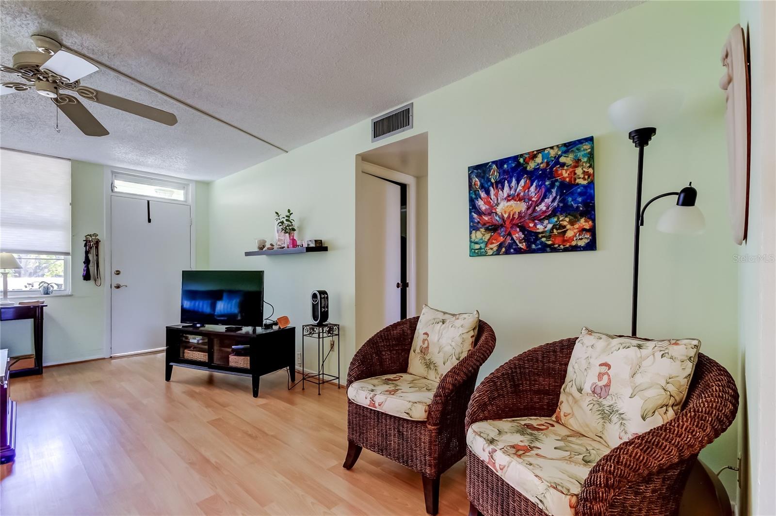 Image 7 of 36 For 4710 Bay Street Ne 204