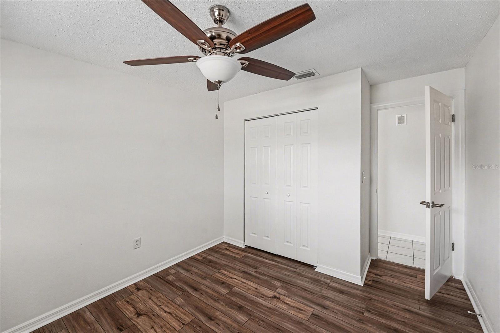 Image 9 of 15 For 1290 Amberlea Drive E