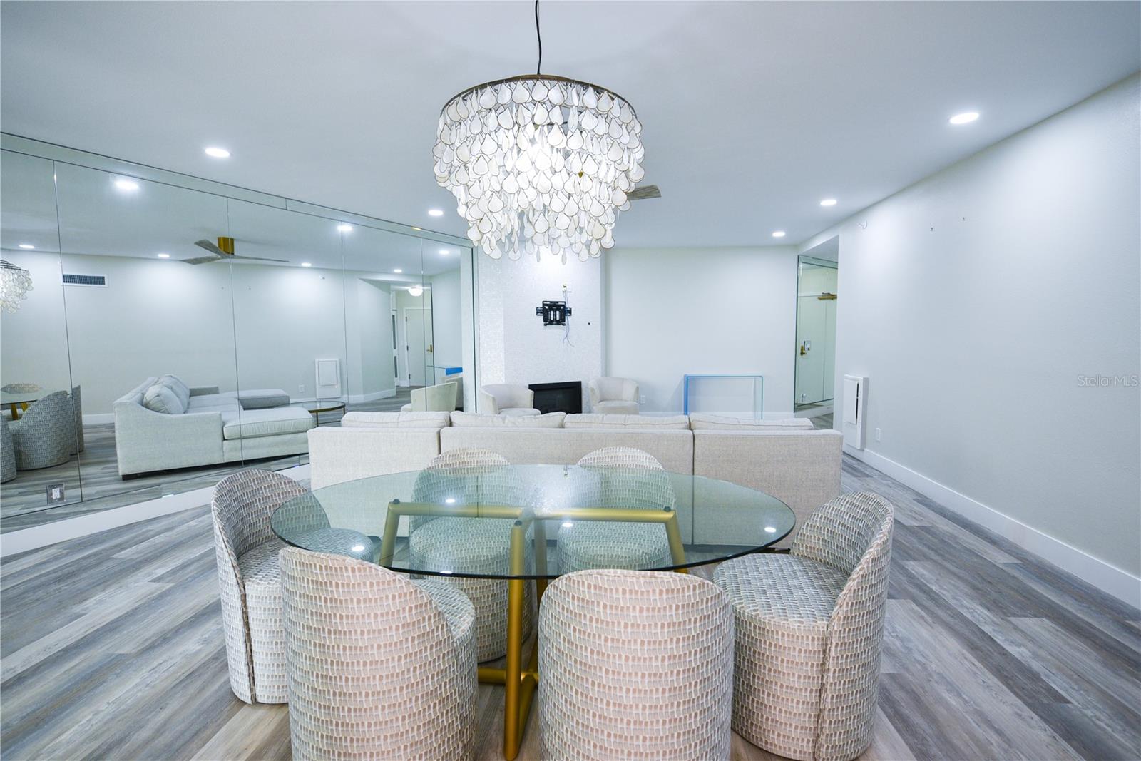 Listing photo id 13 for 1600 Gulf Boulevard 1112