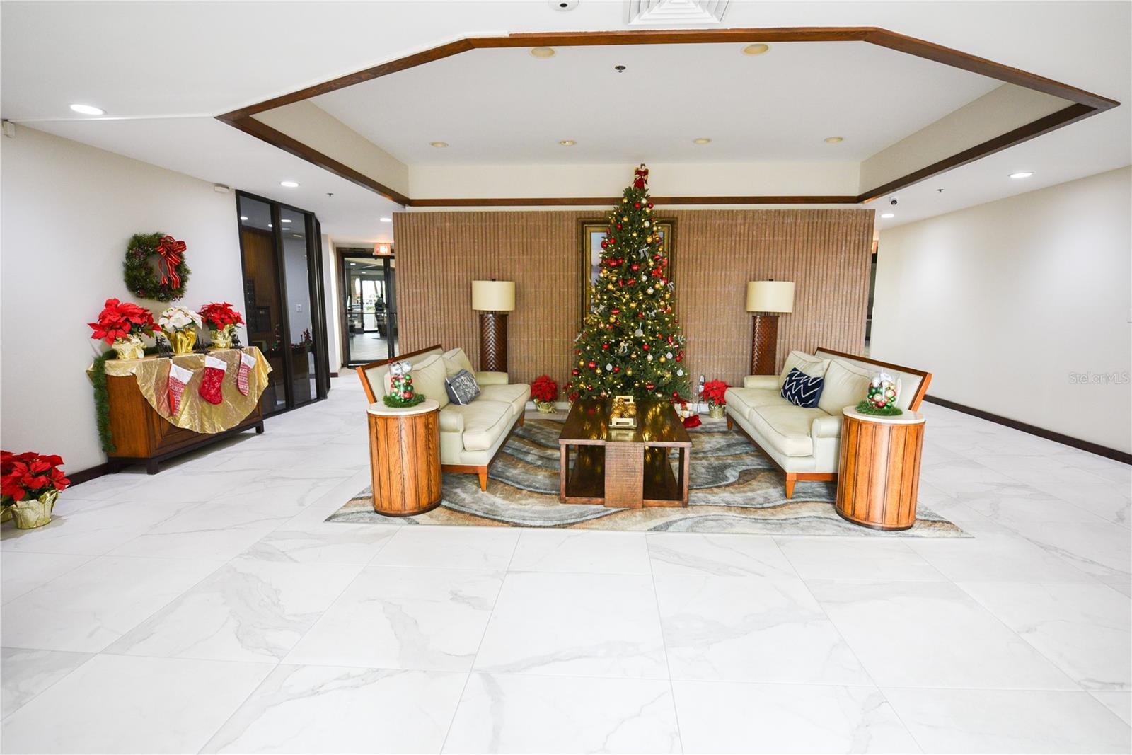 Listing photo id 16 for 1600 Gulf Boulevard 1112